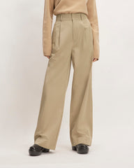 The Draper Pleated Pant in Buttersmooth | Cornstalk / Black | 32" Inseam