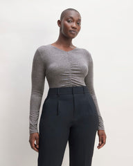 The Ruched V-Neck Tee in Butterluxe | Heather Charcoal