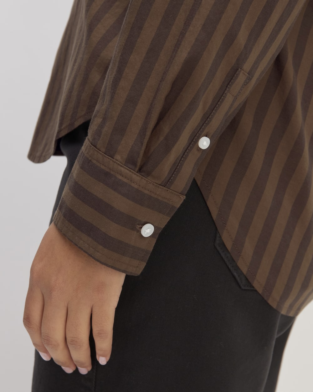 The Must-Have Shirt in Silky Cotton | Cocoa / Black
