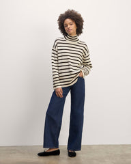 The Boxy Turtleneck in Cashmere | Bone / Black