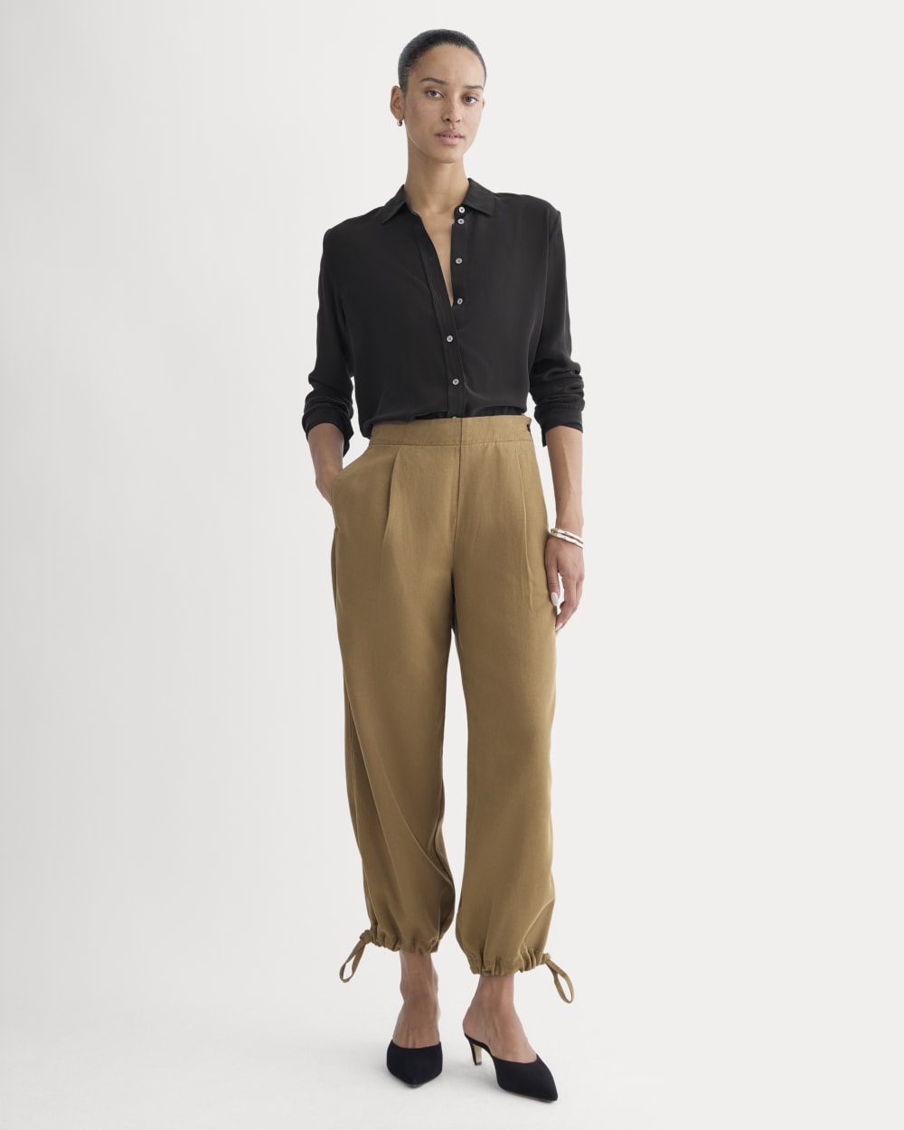 The Chino Jogger in Buttersoft | Aged Brass
